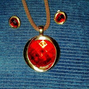 Crimson Elegance pendant on a woven style gold toned chain and matching earrings